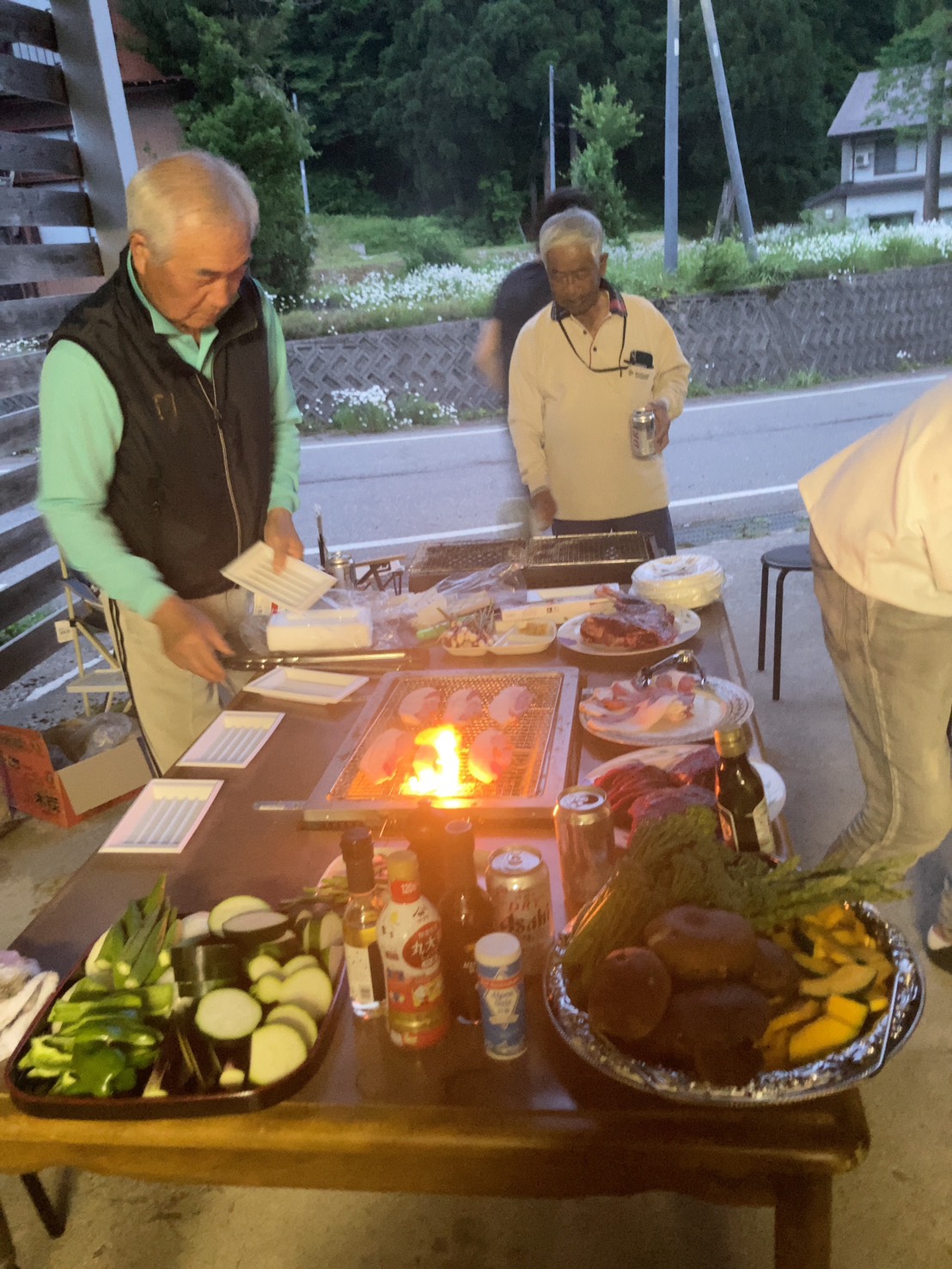 夜のバーベキュー