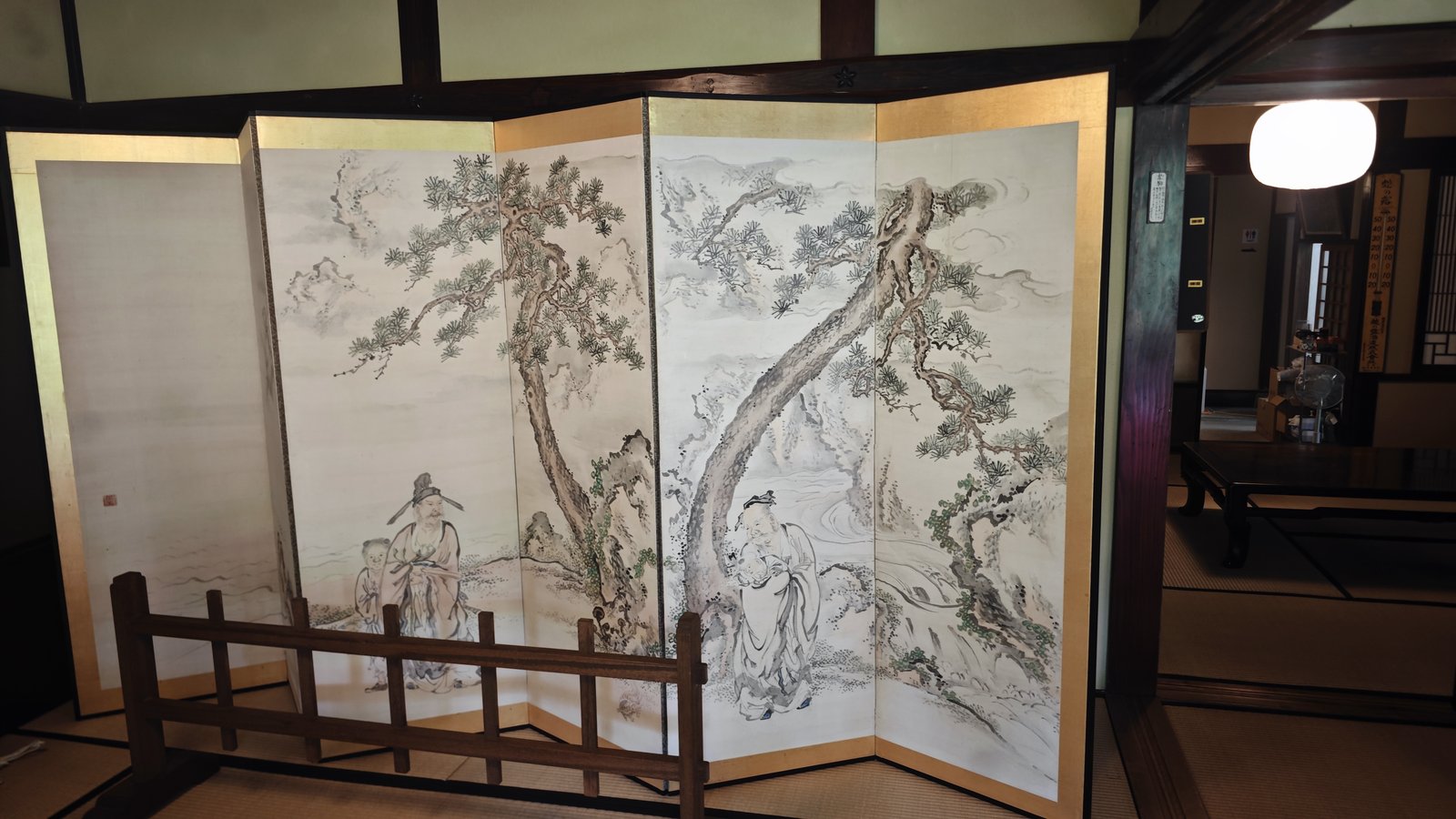 Tatami parlour with heirloom folding screens