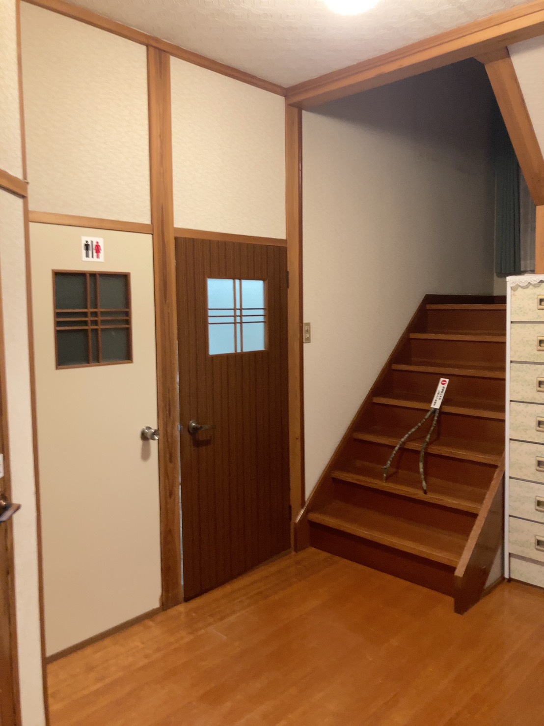 2階ホール · 玄関から続く廊下